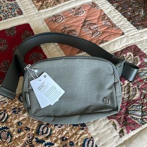 Lululemon Sage Gray 1 Liter Everywhere Beltbag NWT